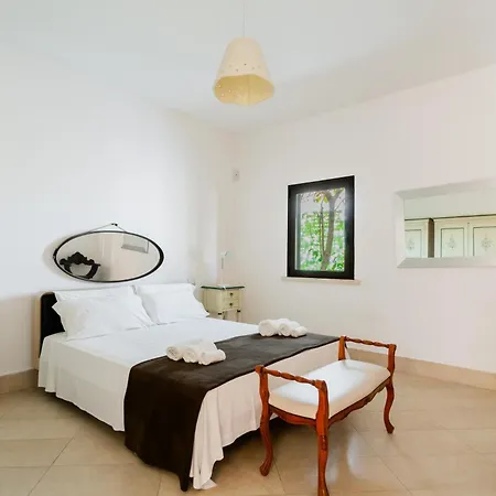 Bed & Breakfast Masseria Le Dimore 2*