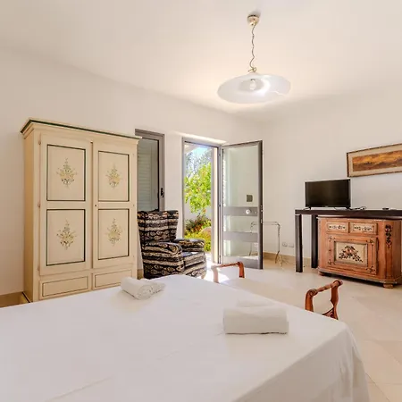 Masseria Le Dimore Bed & Breakfast 2*