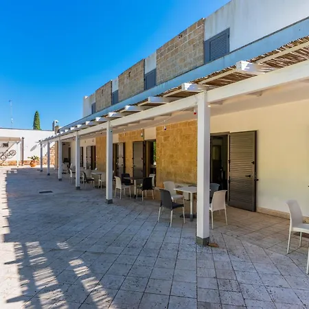 לינה וארוחת בוקר Masseria Le Dimore 3*